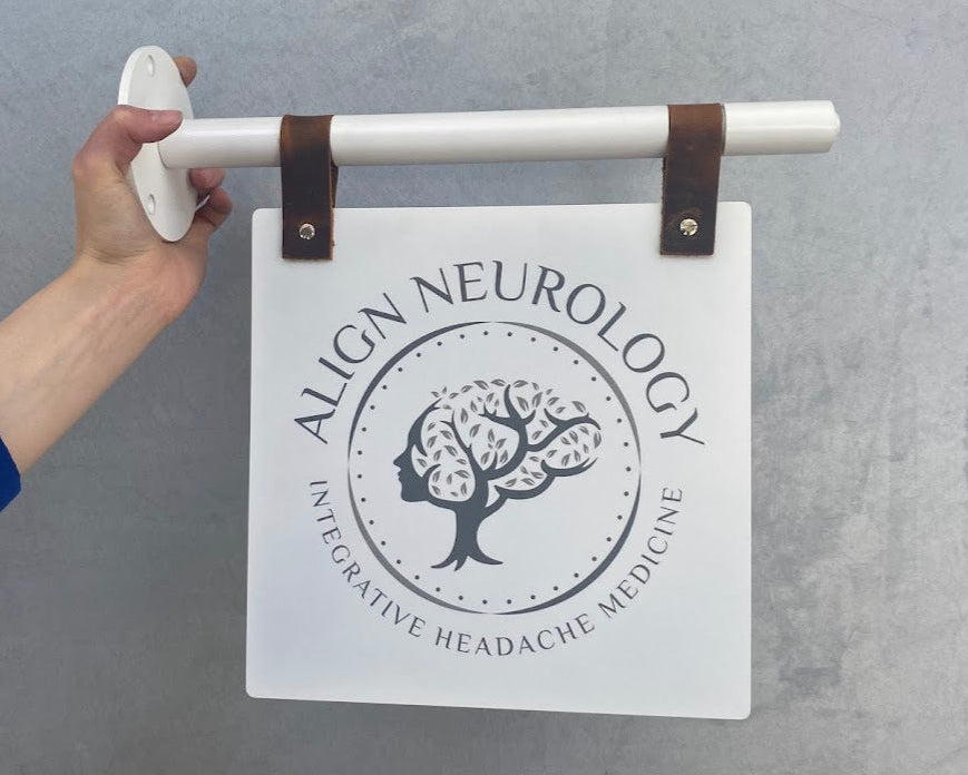 Kurumsal logolu dış mekan tabelası