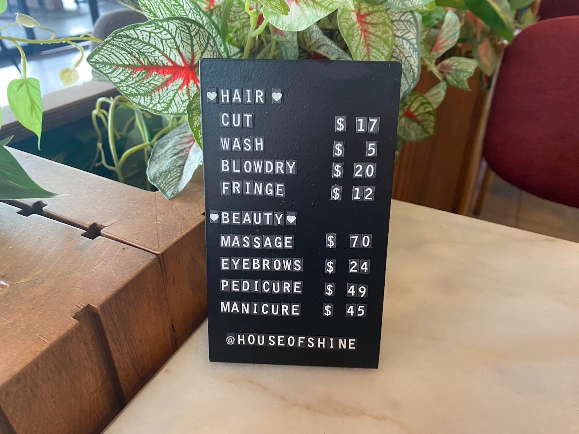 Menü listesi oluşturmak için kullanılan mıknatıslı harfli stand.