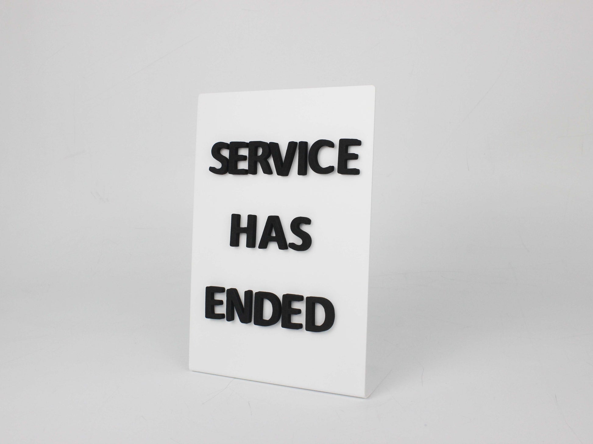 Mıknatıslı harflerle bilgilendirme yapılabilen metal stand