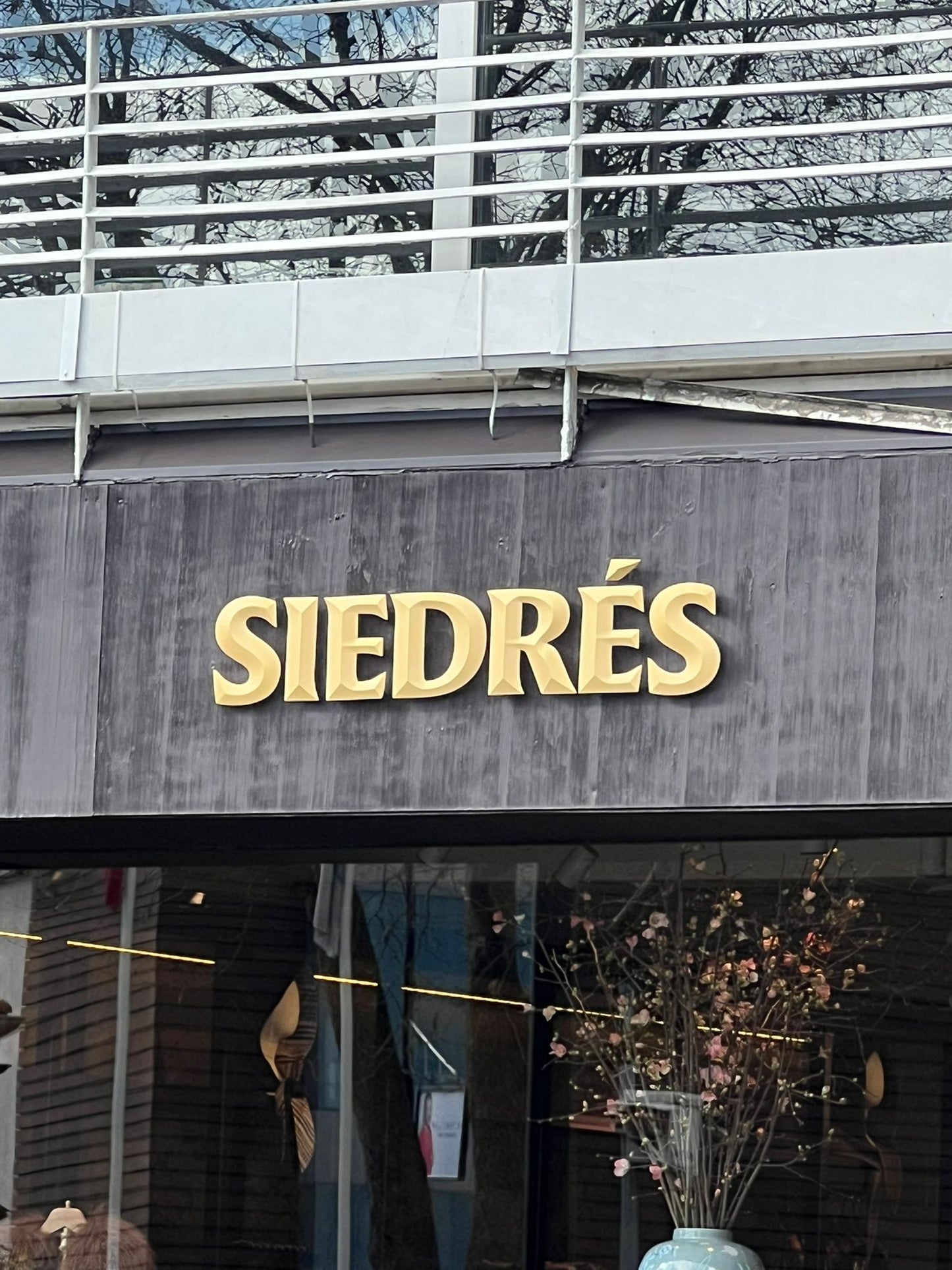 Marka ismi için hazırlanan 3 boyutlu duvar harfleri