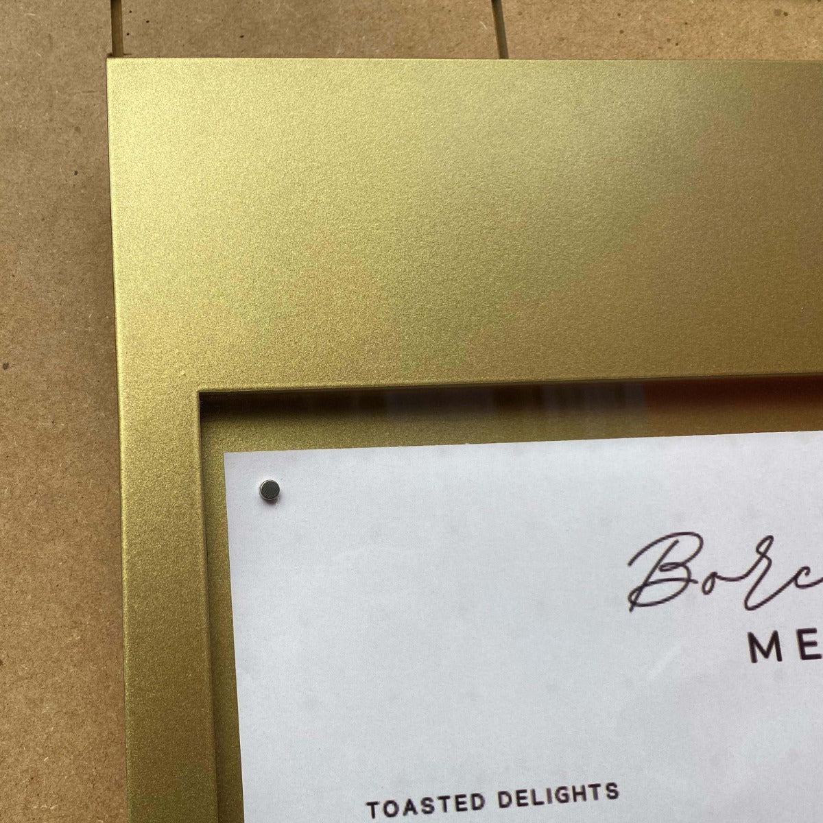 Menüleri sabitlemek için kullanılan mıknatıslı sistem detay görüntüsü