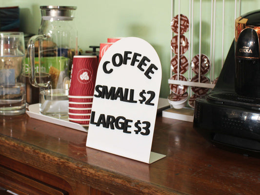 Dayanıklı metal gövdesiyle uzun ömürlü masaüstü pano.