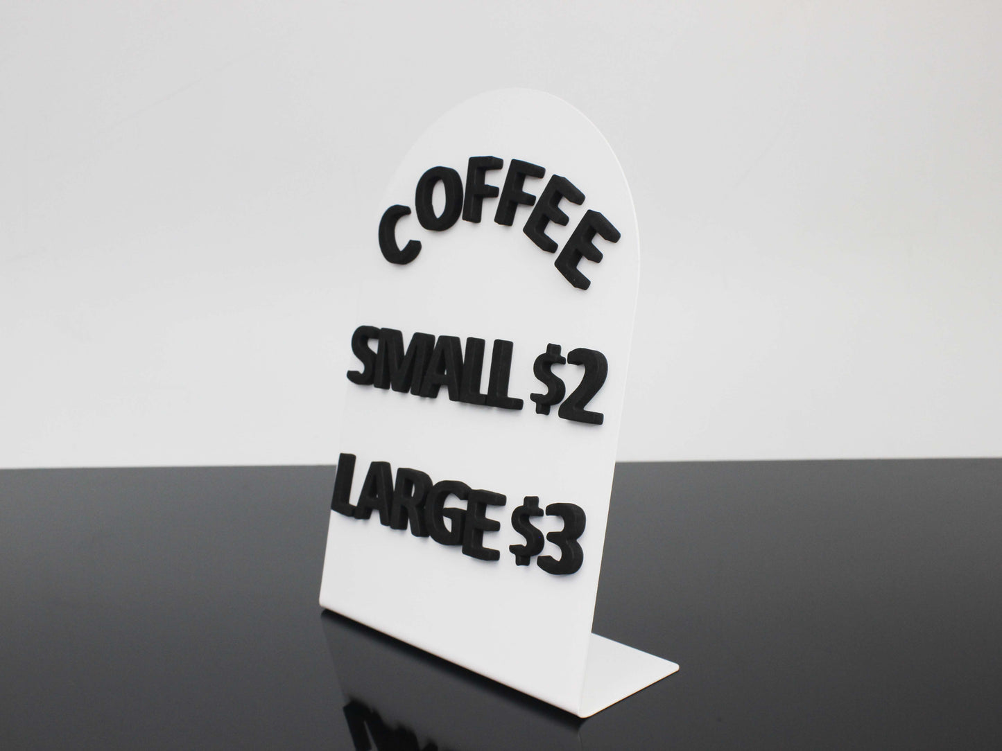 Logo ve içerik baskısına uygun kişiselleştirilebilir pano.