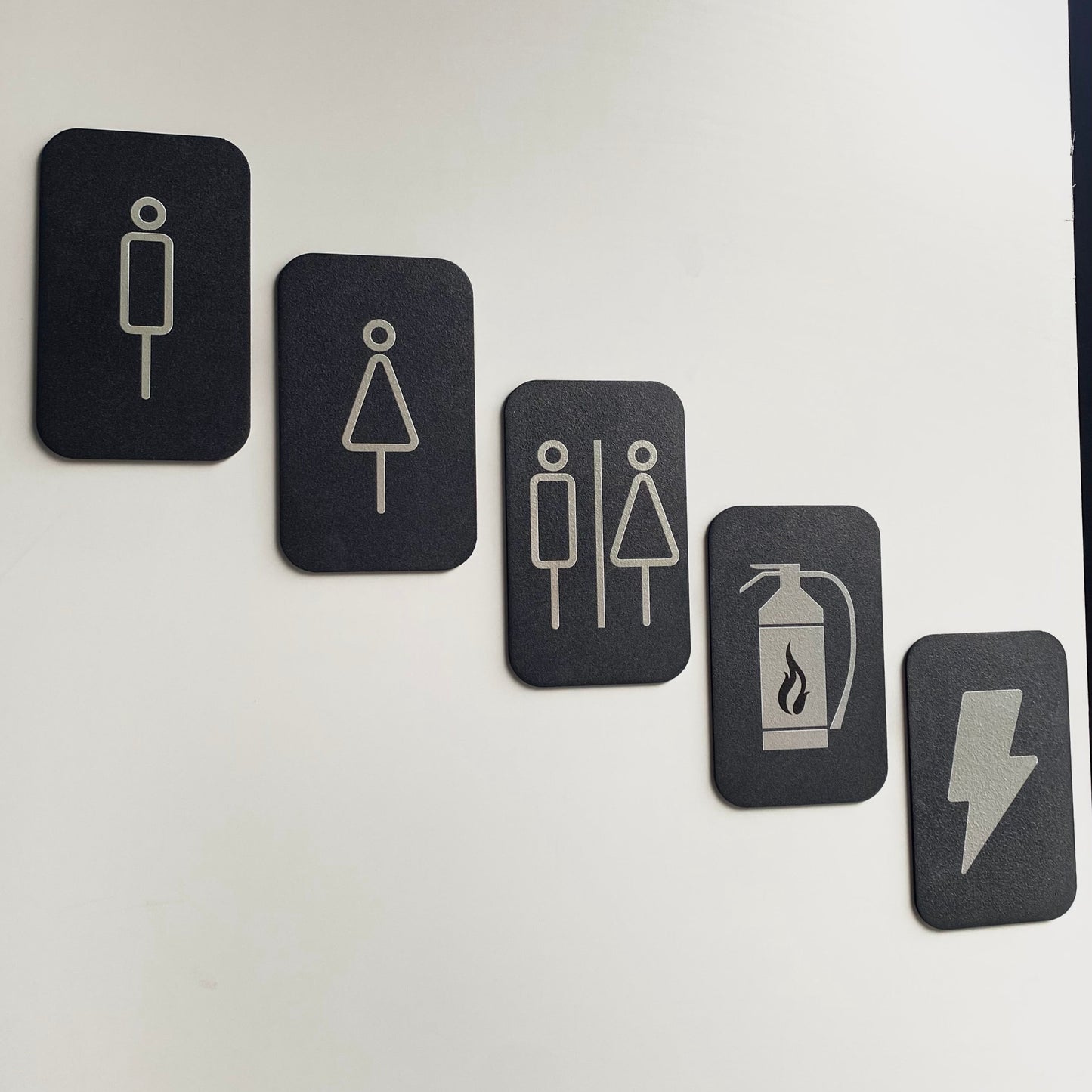 Piktogram ikonlu güvenlik işareti metal levha