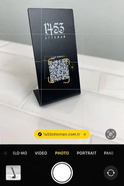 Kurumsal kullanim icin ideal QR standi.