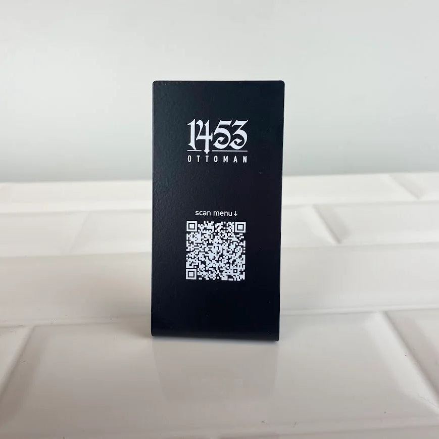 Promosyonluk QR kod standi metalden uretilmis.