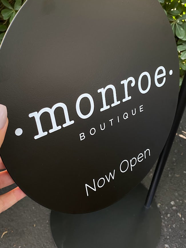 Dış mekâna uygun dayanıklı metal tabela modeli.