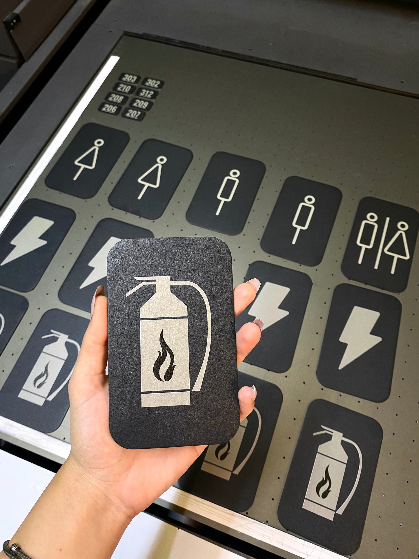 Yangın hortumu işaretleme levhası metal