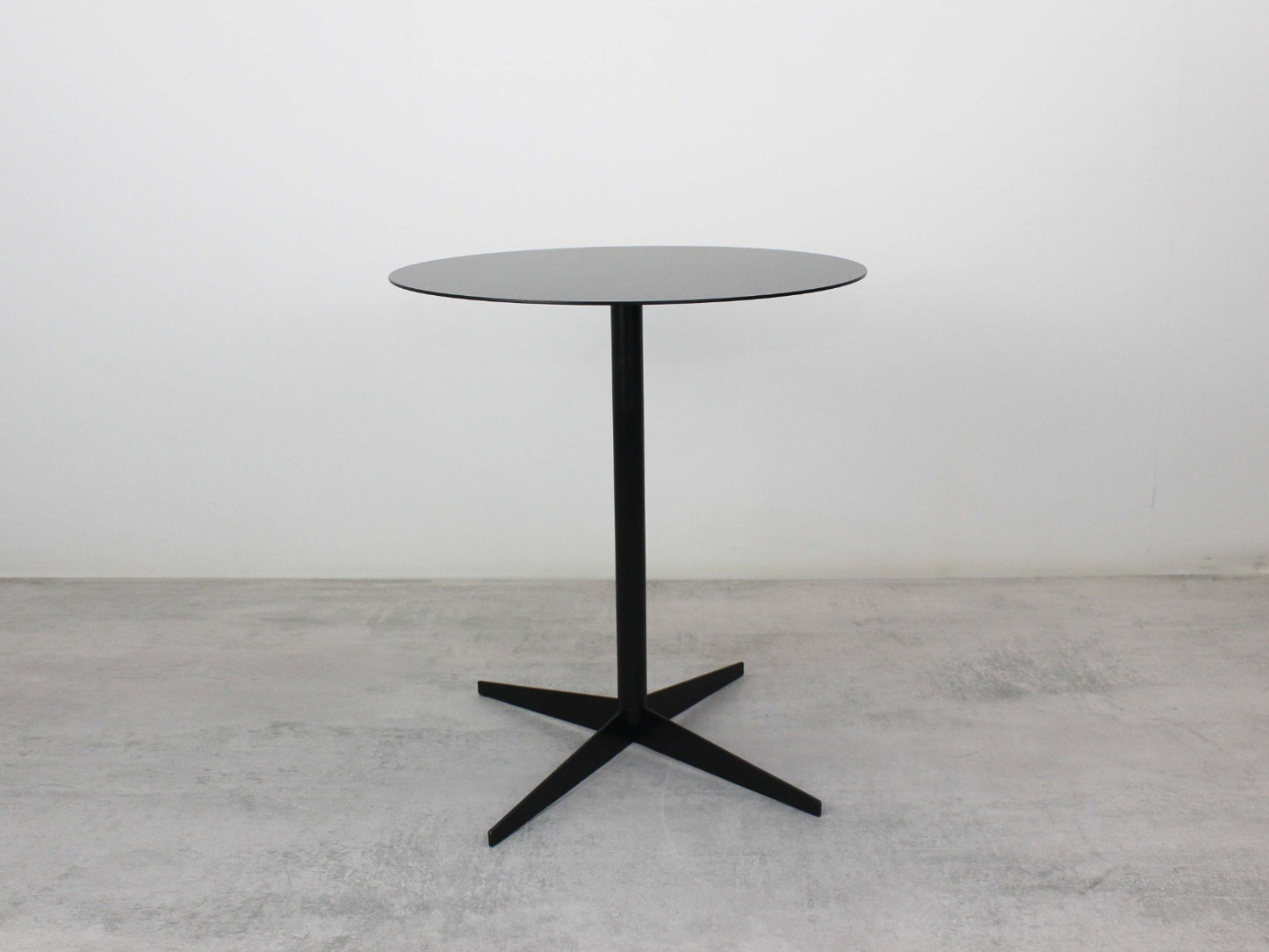 Minimalist siyah metal sehpa kafe iç mekan masa modeli