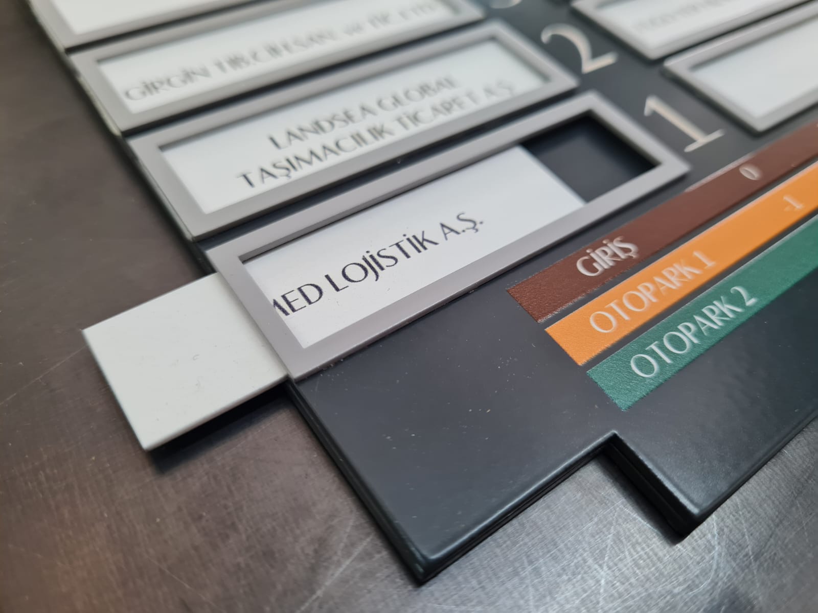 Modüler asansör kat bilgilendirme panosu metal gövde tasarımı