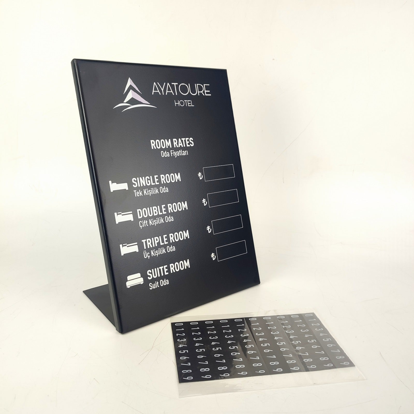 Otellerde oda fiyatı göstermek için ideal, siyah renkte çelik fiyat panosu.