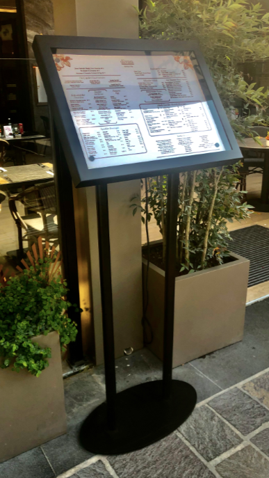 Oteller ve AVM'ler için özel tasarlanmış, LED ışıklı ve metal gövdeli menü panosu.

