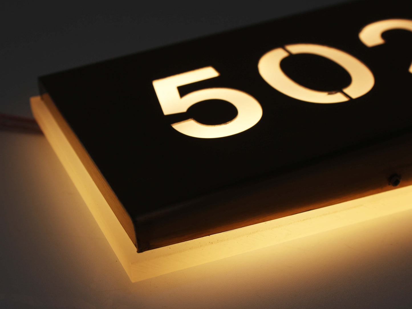 Modern otel odaları için LED aydınlatmalı kapı numarası