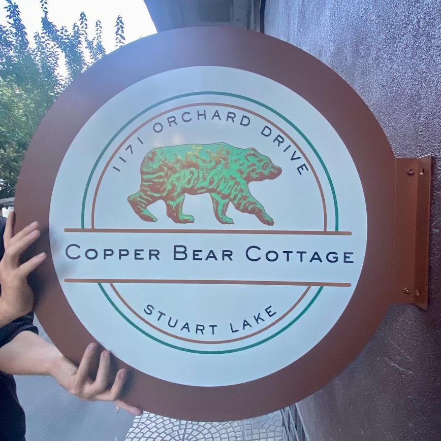 İşletmenize özel renge boyanmış çift taraflı tabela çözümü.

