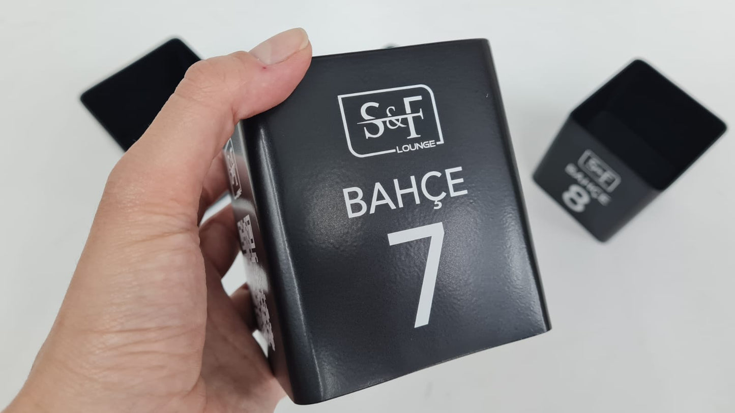 Logo ve QR kodla özelleştirilebilen masaüstü peçetelik kutu

