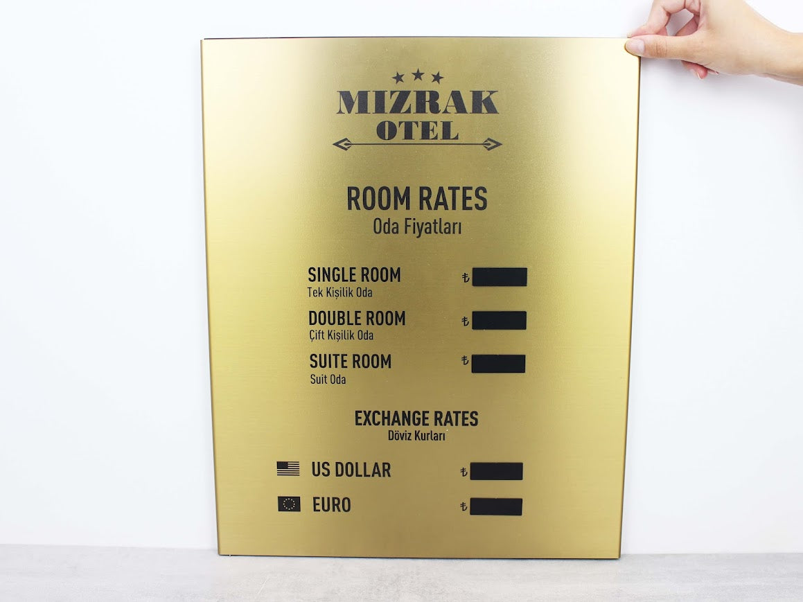 Paslanmaz çelik malzemeden üretilmiş, dayanıklı ve şık otel fiyat panosu. İç mekan kullanımı için ideal.