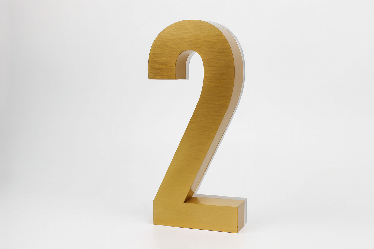 Paslanmaz çelik ve pleksi kombinasyonlu arkadan ışıklı kapı numarası.