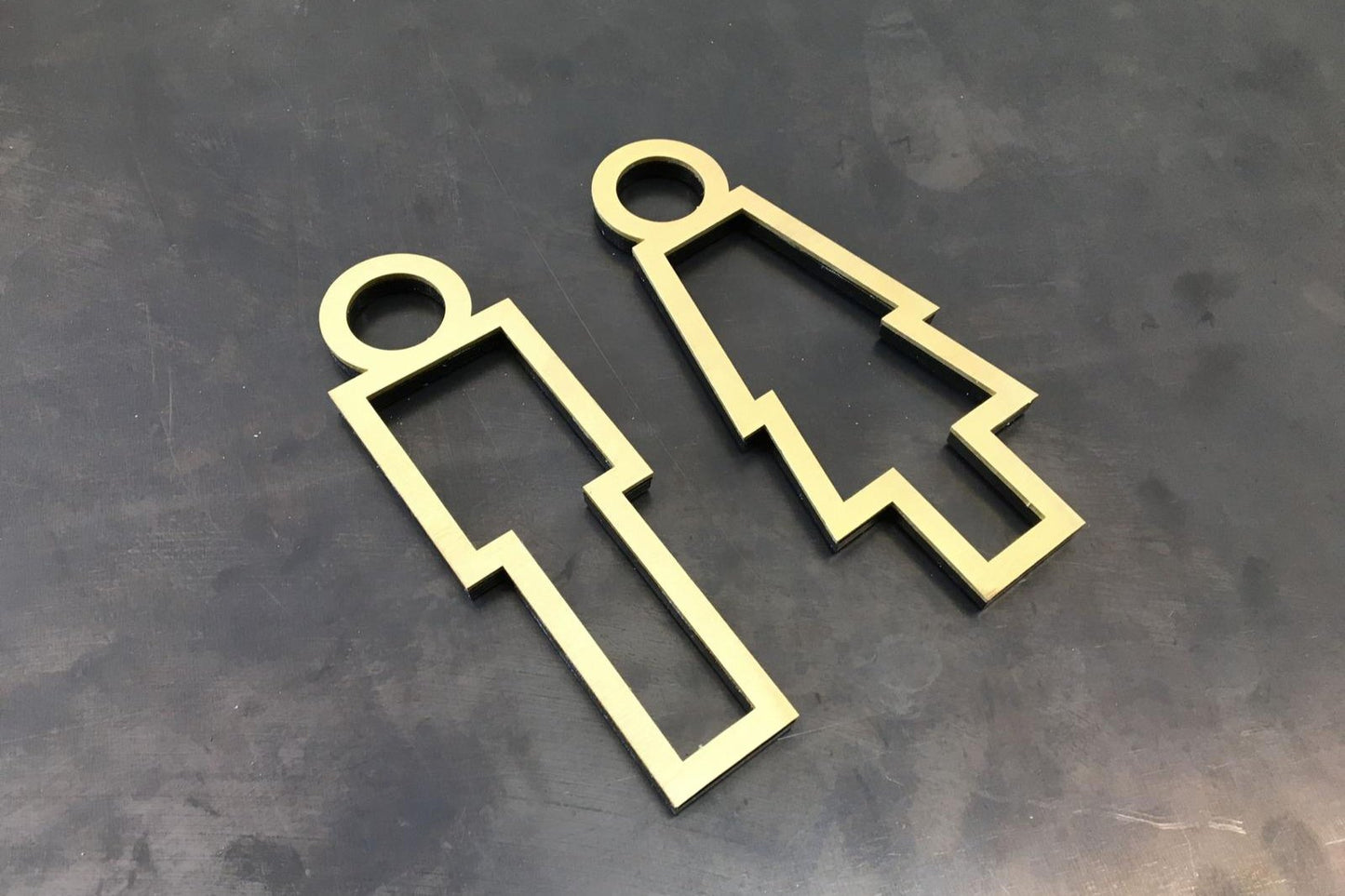 Gold paslanmaz yüzeyli kadın ve erkek tuvalet tabelası