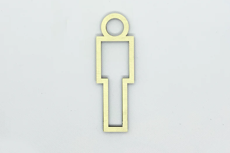 Paslanmaz yüzeyli tuvalet işaretinin perspektif kadrajlı görünümü