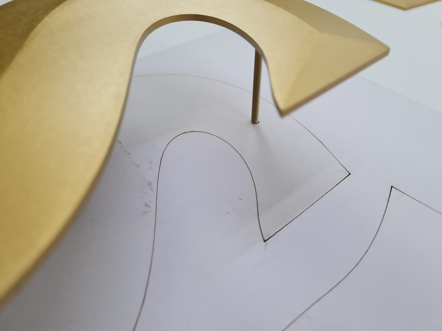 3D duvar yazıları için kullanılan pimli montaj sistemi