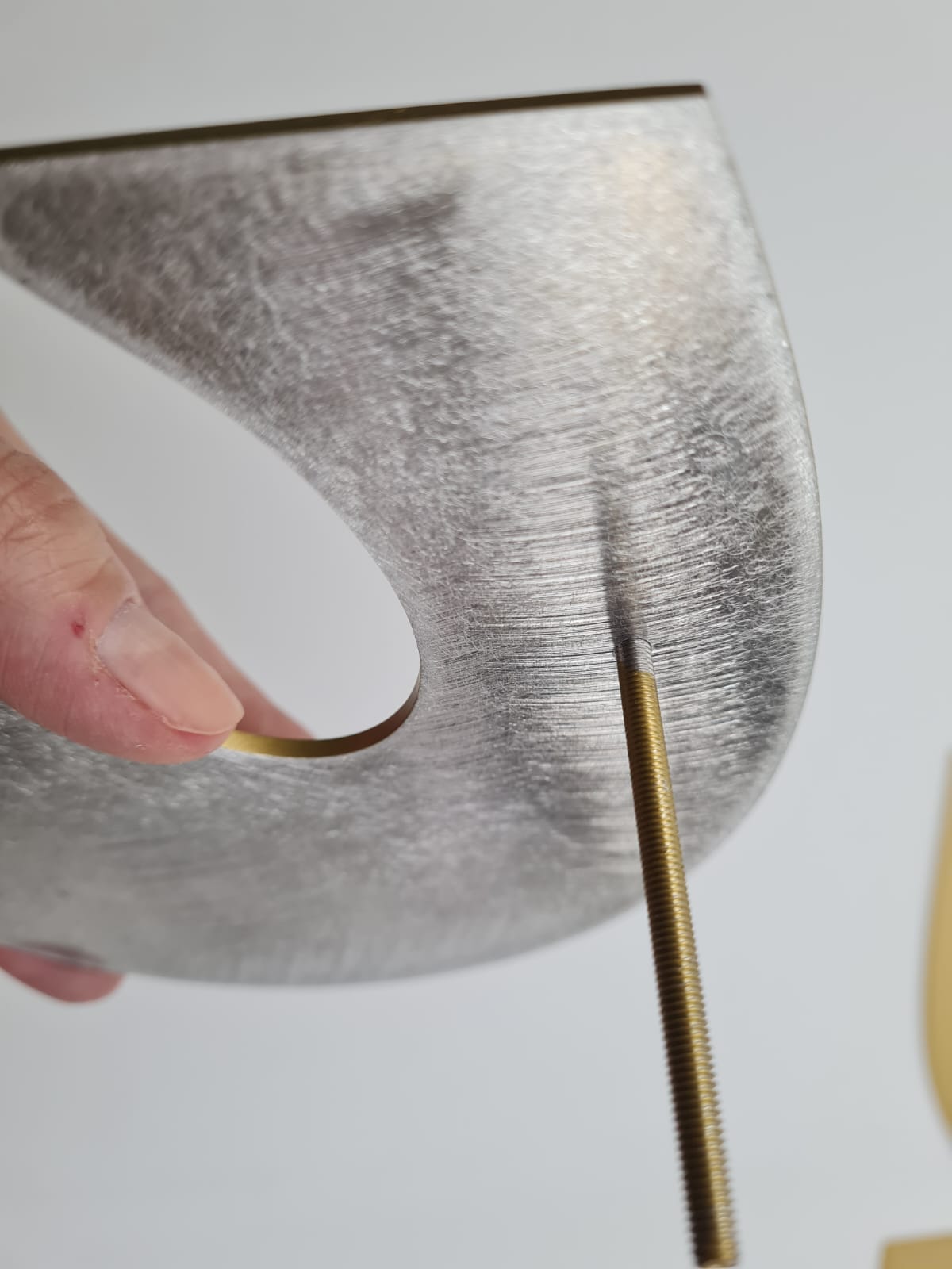 3D harf tabela modellerinde kullanılan pimli montaj detayı