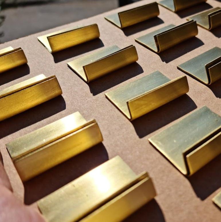 Pirinç masa kartlığına kart yerleştirme detayı