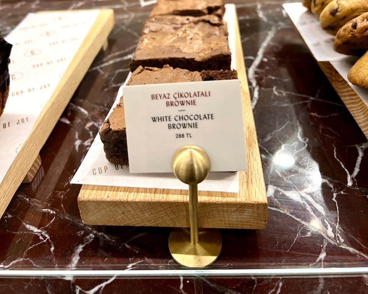 Açık büfe ürün tanıtımı için özel olarak tasarlanmış gerçek pirinçten kart tutucu.