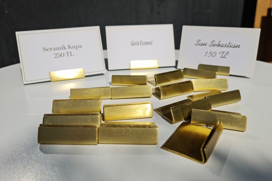 Üstten görünümle pirinç isimlik