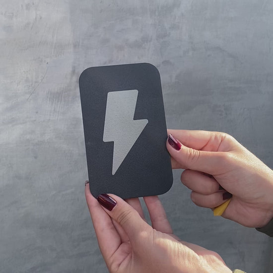 Çift taraflı bant ile metal uyarı levhası montaj videosu