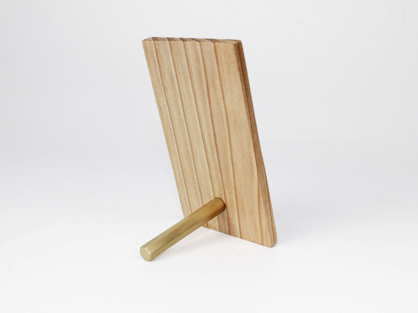 Kolay taşınabilir, sağlam yapılı QR kod menü standı.

