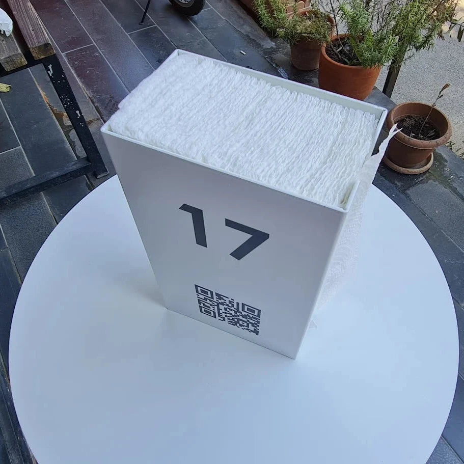 İşletmelere özel QR menü baskılı beyaz metal peçetelik modeli.