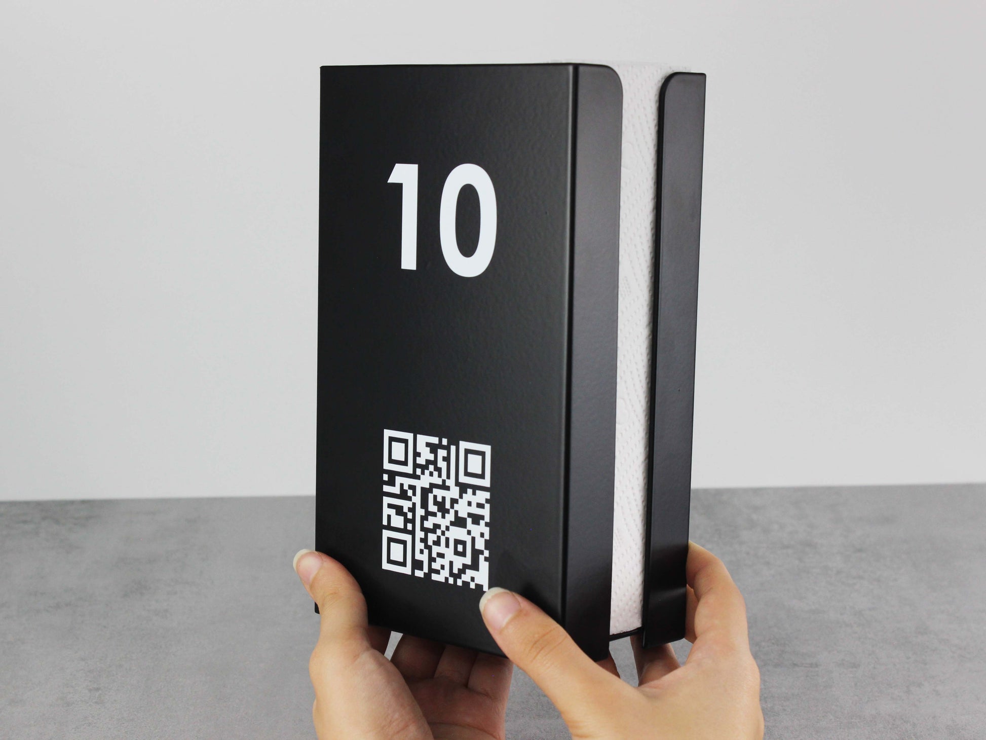  İşletmelere özel QR menü baskılı dayanıklı siyah metal peçetelik.