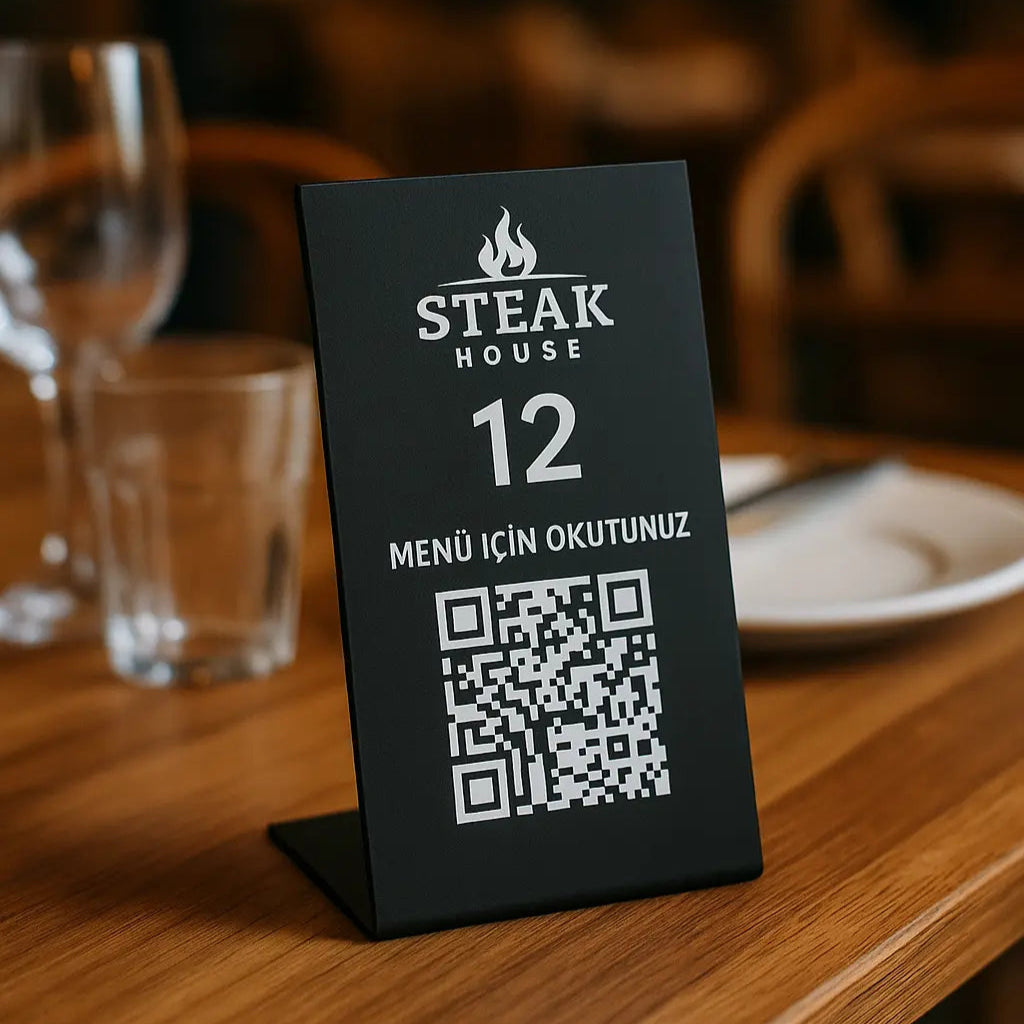 Metal masaüstü QR kod standi modern tasarim.