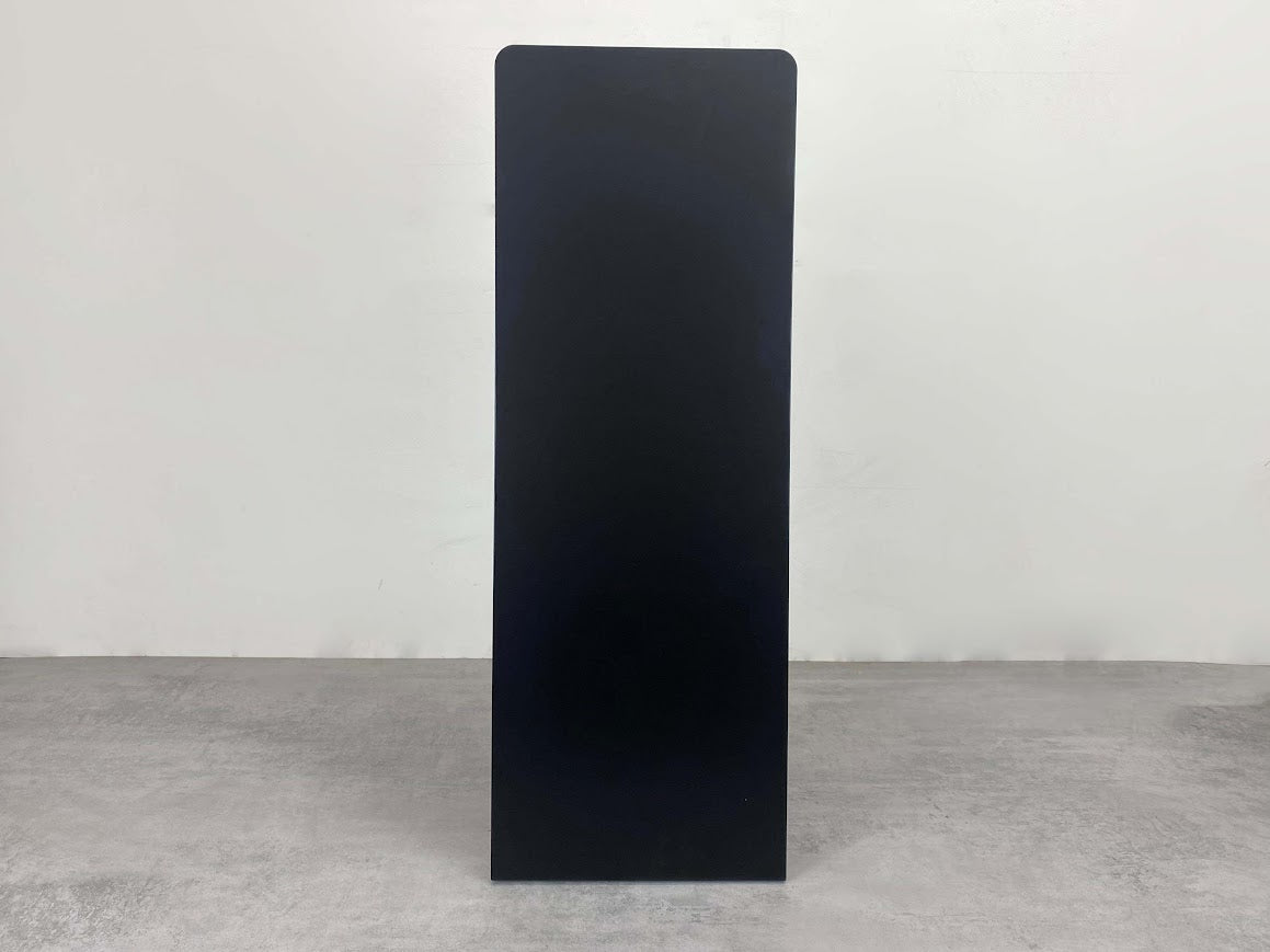 Reklam amaçlı kullanılan ayaklı dış mekân tabelası.