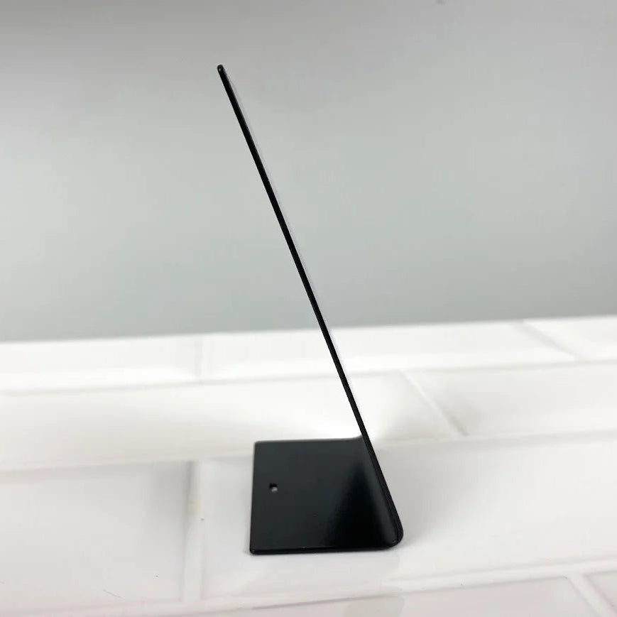 Restoran masalari icin qrcode standi metal malzeme.

