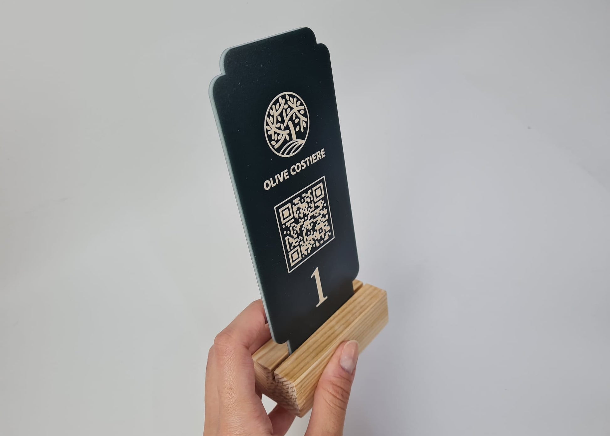 Renkli baskılı pleksi restoran QR menü standı kişiye özel üretim