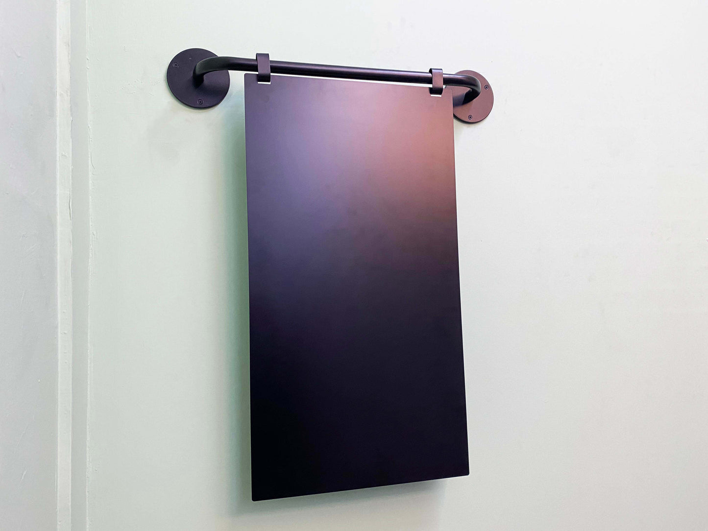 Modern ve şık siyah mat tasarımlı menü panosu