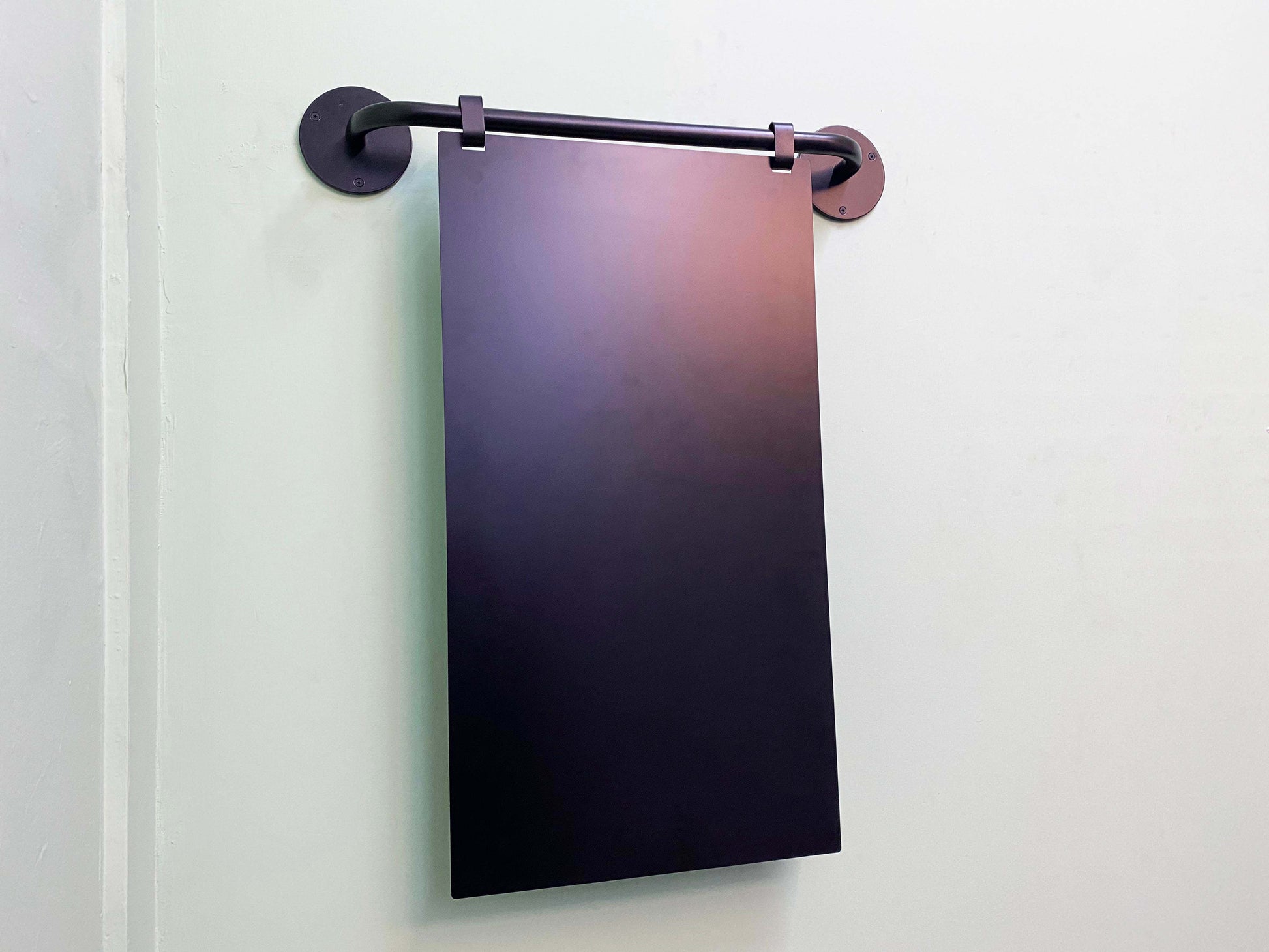 Modern ve şık siyah mat tasarımlı menü panosu