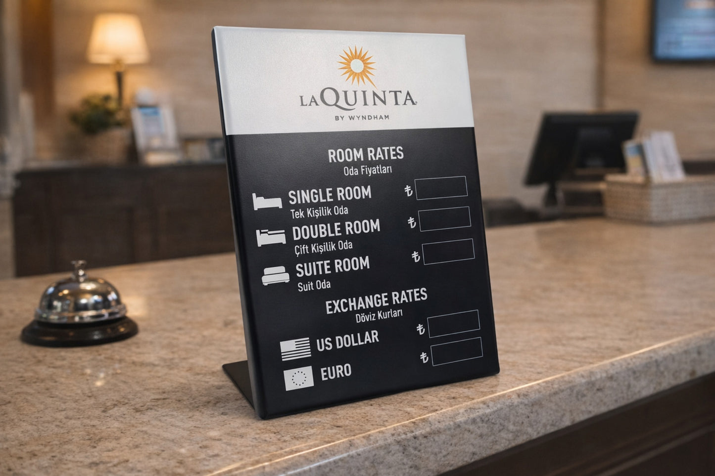 Modern tasarımı ve dayanıklı yapısıyla öne çıkan siyah metal masa fiyat panosu.