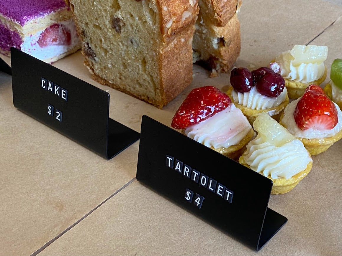 Siyah renkli ürün bilgi etiketi.