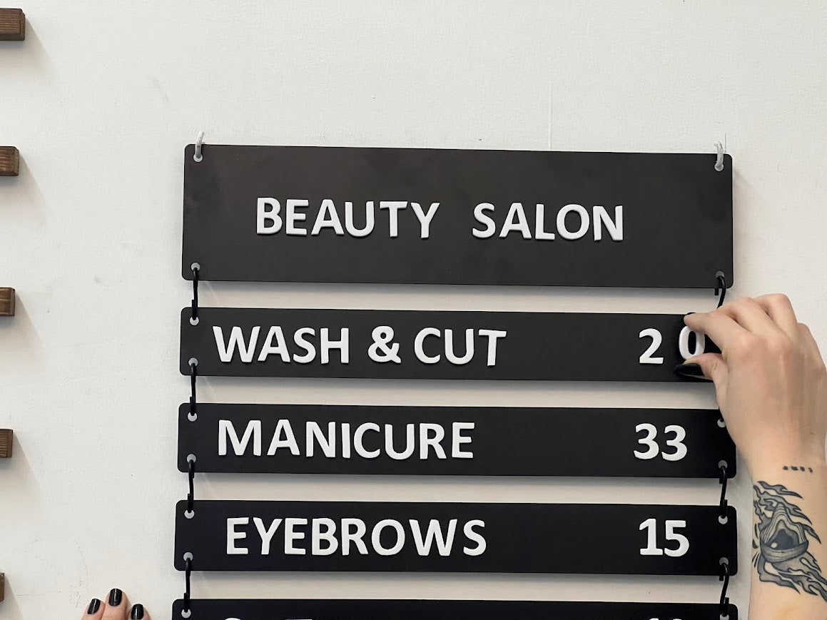 Siyah renkte, kolay güncellenebilir metal fiyat listesi.