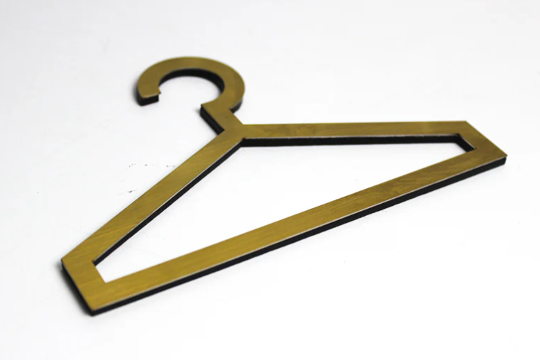 Soyunma odası için üretilmiş siyah pleksi işaret