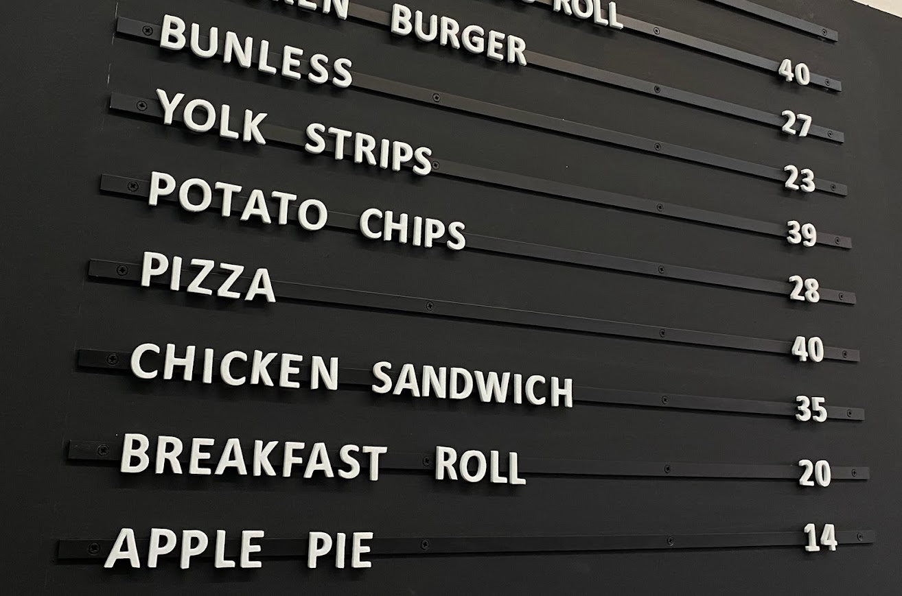 Spor salonlarında motivasyon sözleri için metal pano.