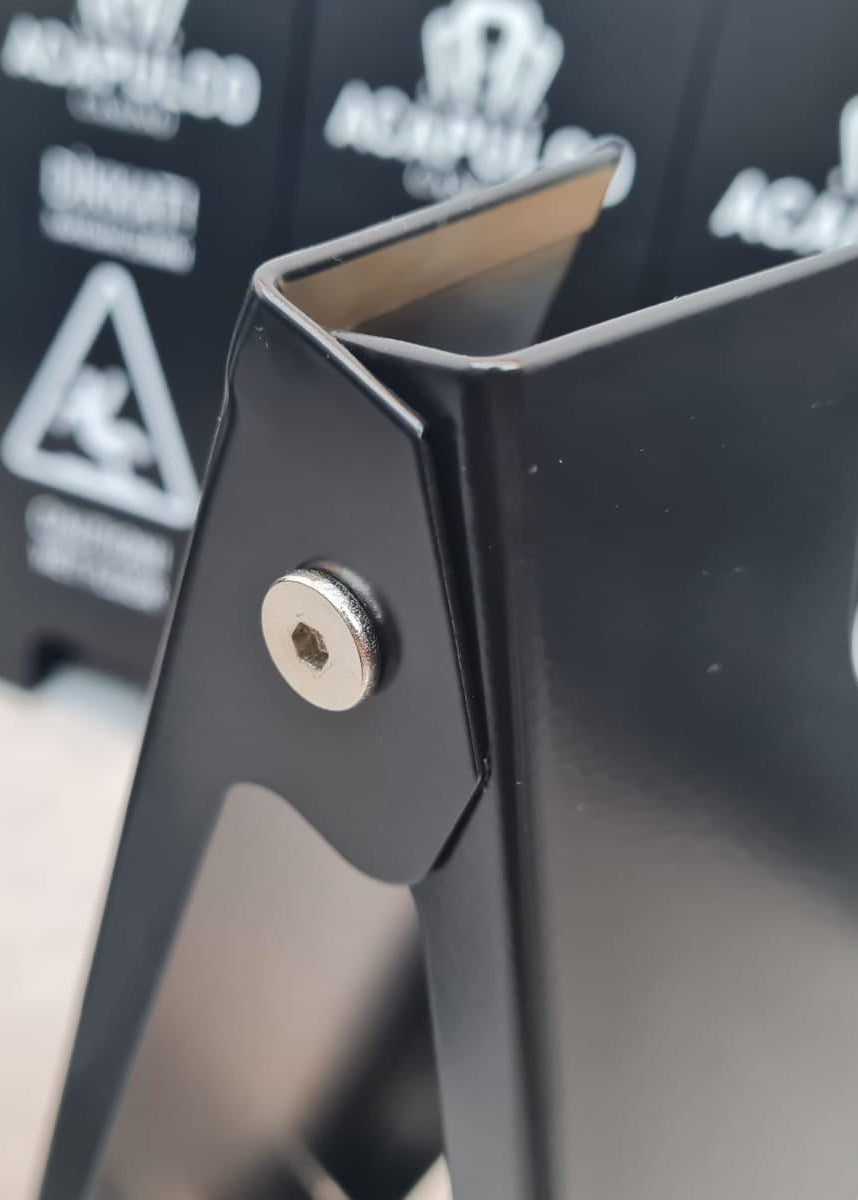 Kolay taşınabilir kompakt yapıya sahip uyarı standı