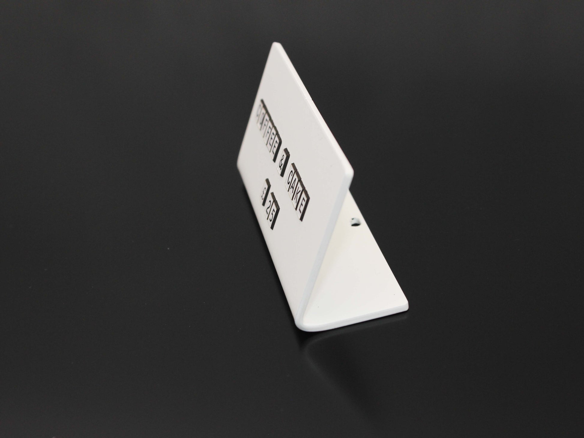 Tekrar kullanılabilir yapısıyla pratik fiyat etiketi.