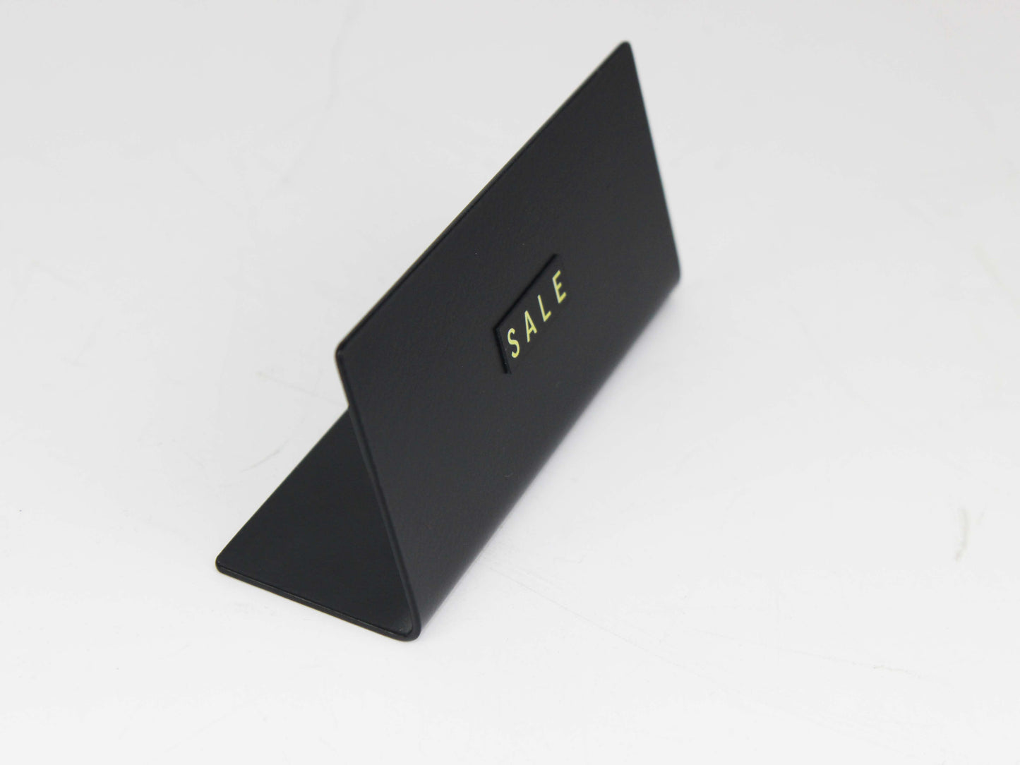 Ürün tanıtımı için kullanılan metal kart formu.