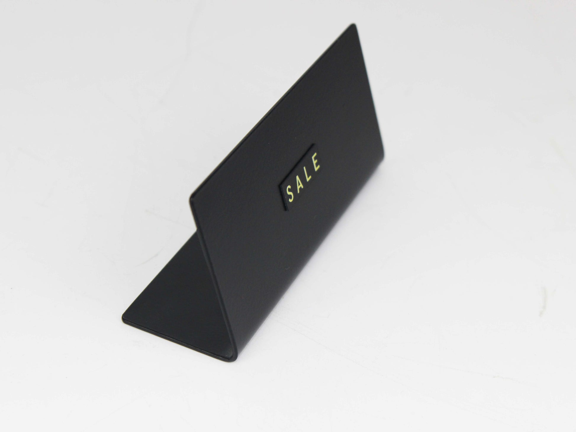 Ürün tanıtımı için kullanılan metal kart formu.