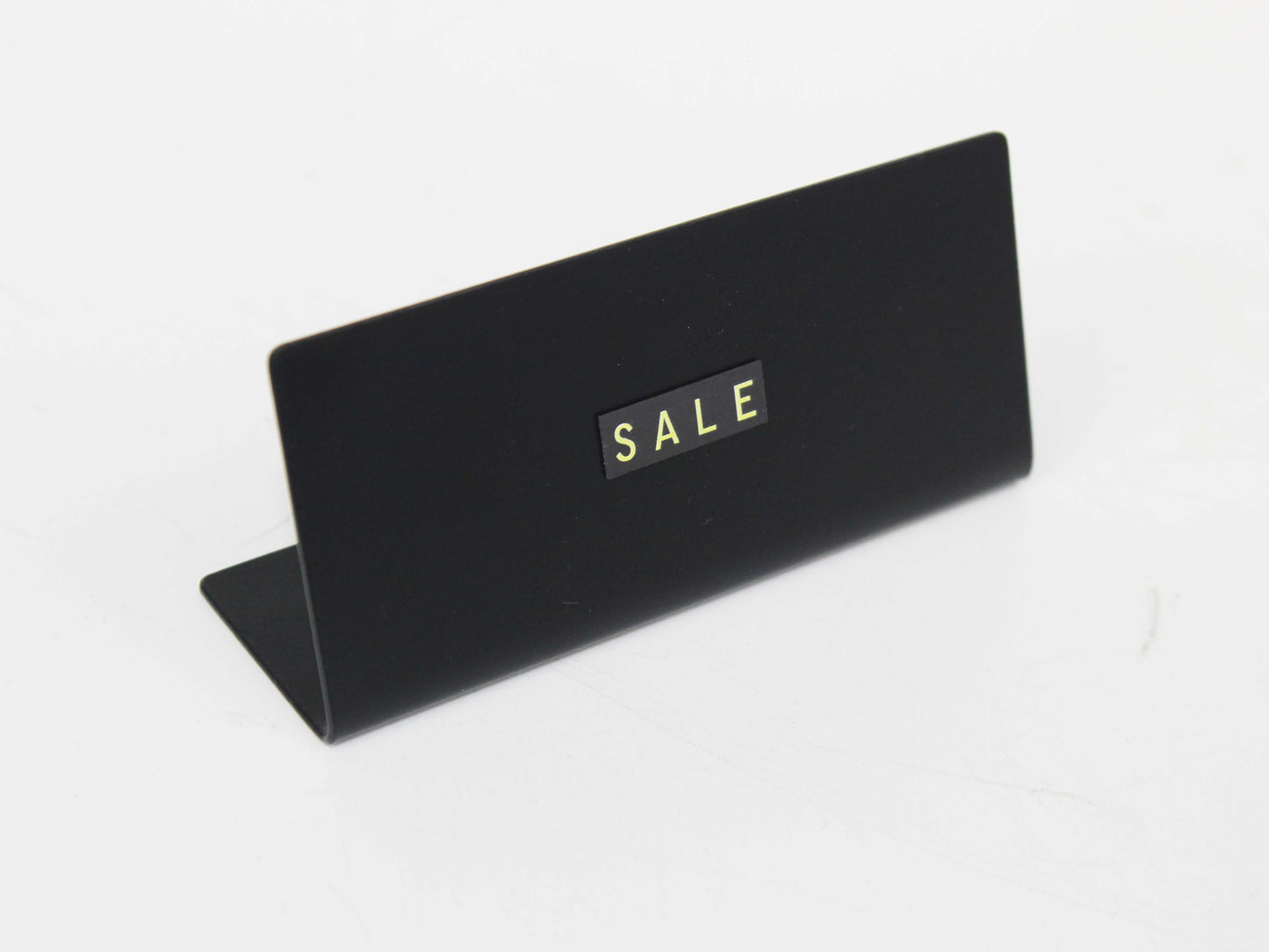 Ürüne özel fiyat bilgisi eklenebilen metal etiketlik.