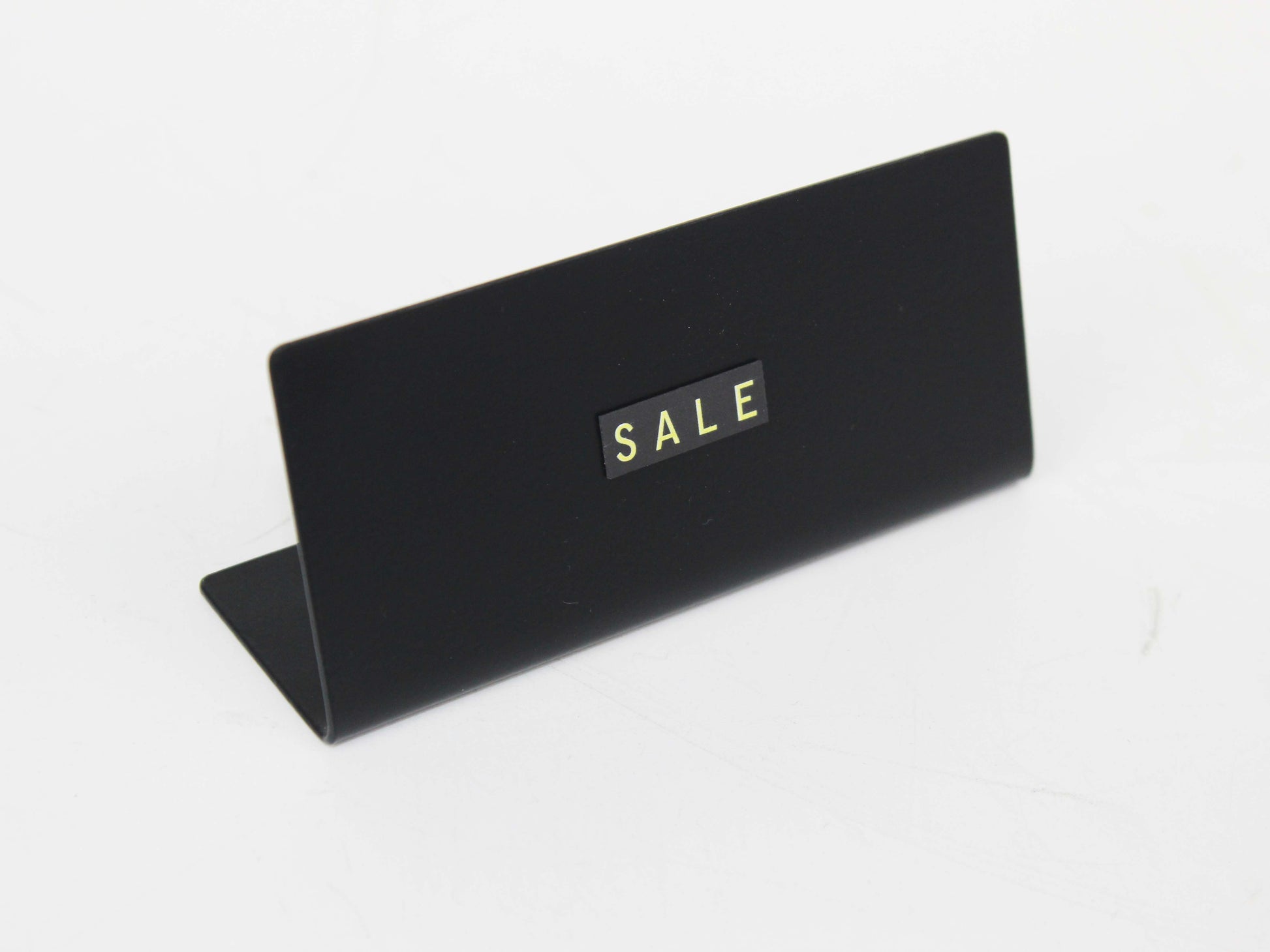 Ürüne özel fiyat bilgisi eklenebilen metal etiketlik.