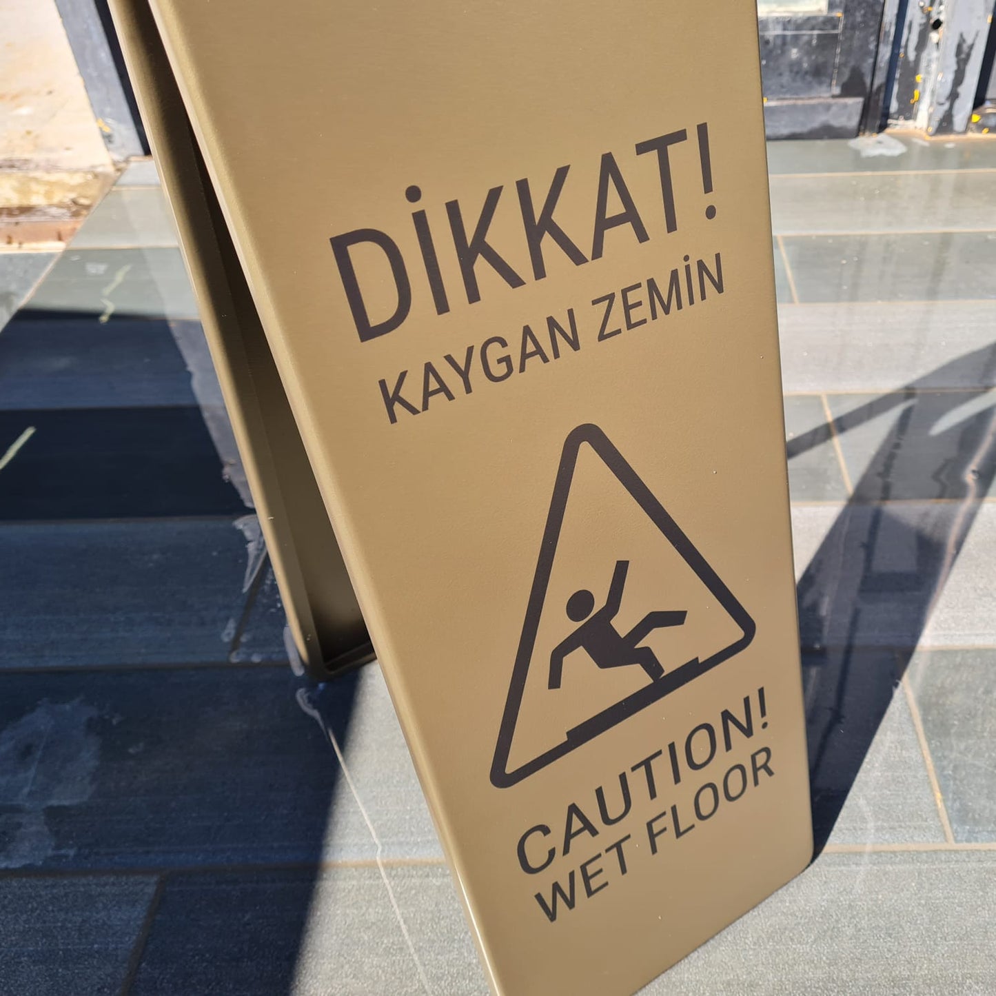 UV baskılı metal kaygan zemin uyarı levhası